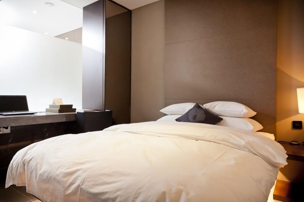 Hotel The Designers Hongdae Seoul Exterior photo