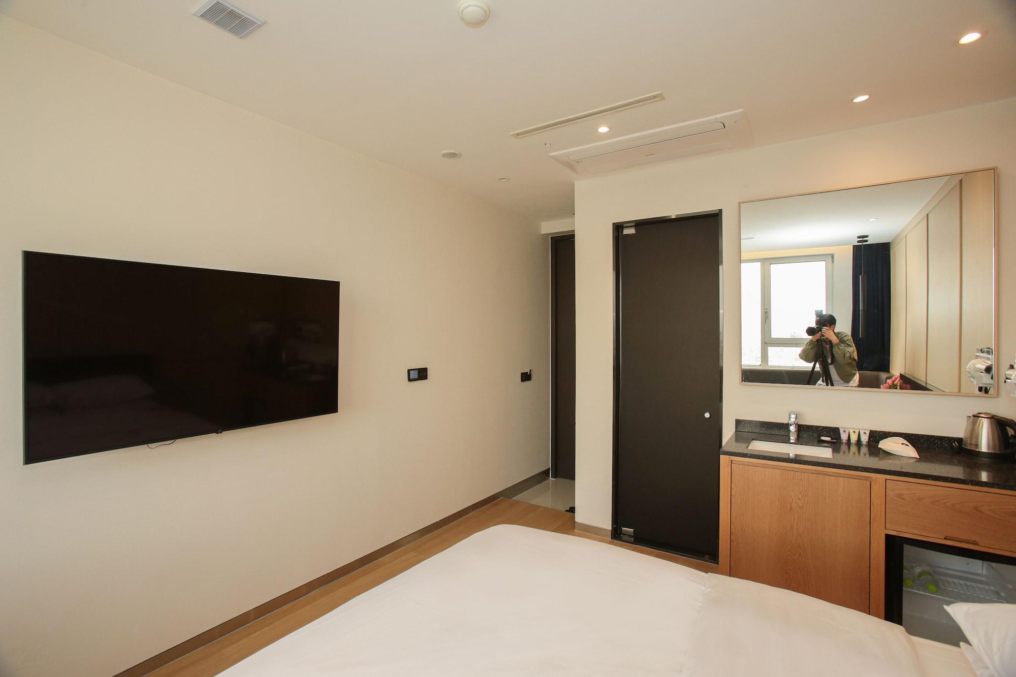 Hotel The Designers Hongdae Seoul Exterior photo