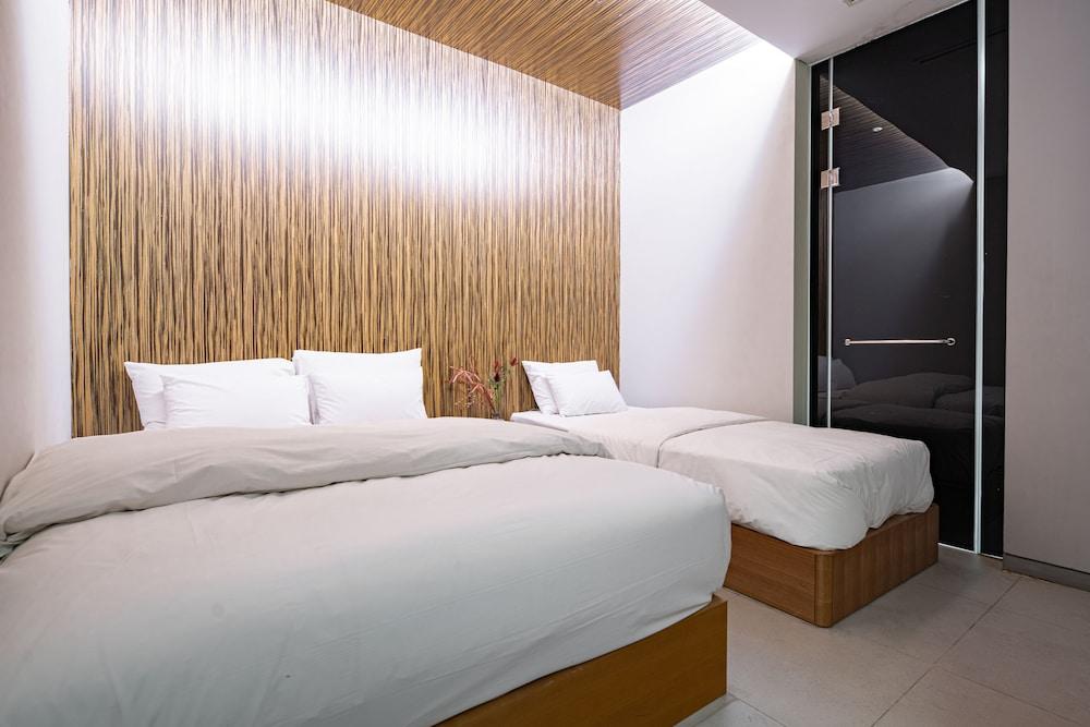 Hotel The Designers Hongdae Seoul Exterior photo